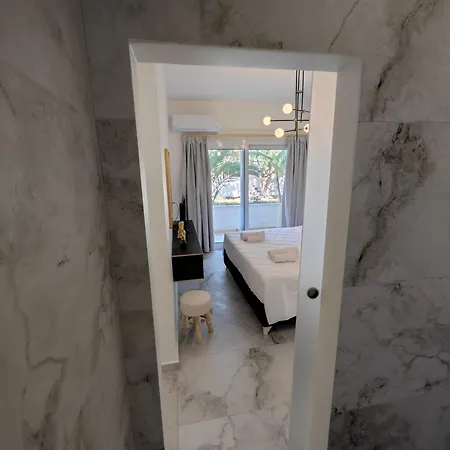Natural Blue Suites-Canal D'Amour Retreat *